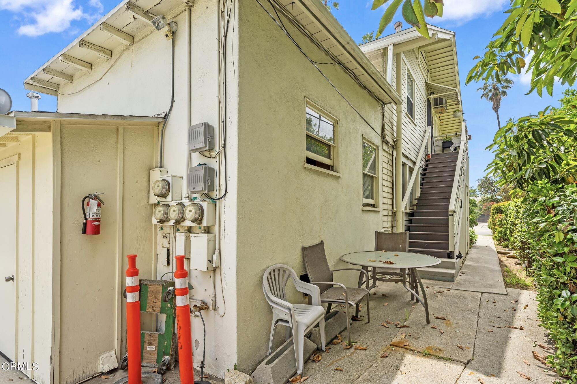 88 South Berkeley Avenue Pasadena, CA 91107 - Photo 12 of 23 a view of entryway with a front door