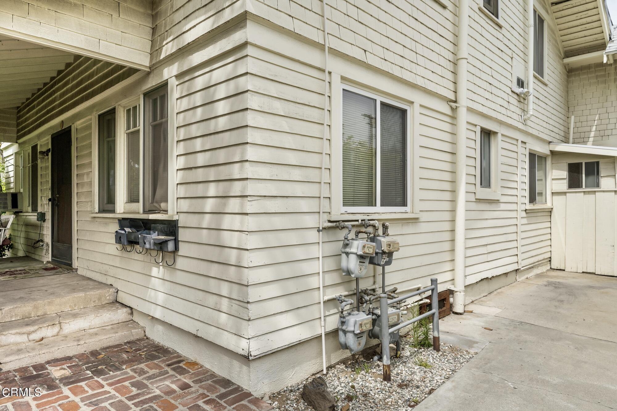 88 South Berkeley Avenue Pasadena, CA 91107 - Photo 5 of 23 a front view of a house with outdoor seating