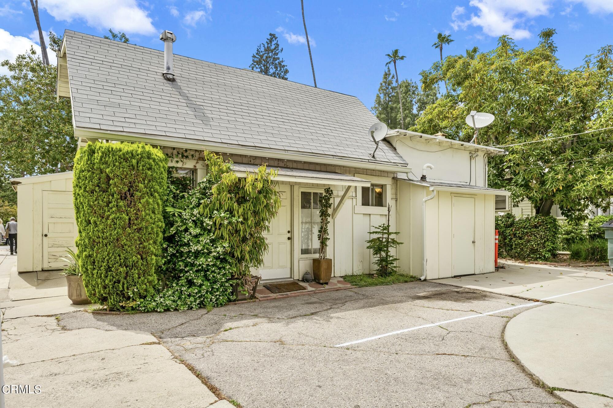 88 South Berkeley Avenue Pasadena, CA 91107 - Photo 8 of 23 front view of a house