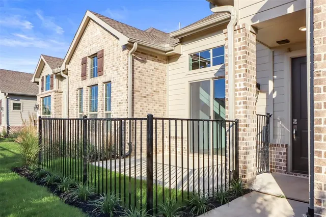 $364,480 | 2617 St Helena Lane, Grand Prairie, TX 75054