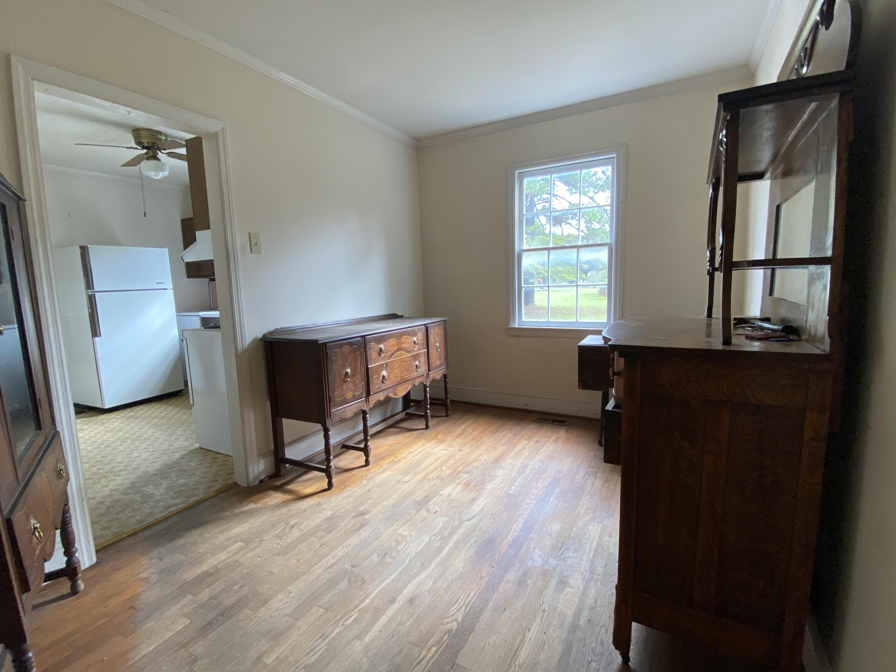 202 Old Cemetery Road Jamestown, SC 29453 - Photo 6 of 24 Dining/sitting area