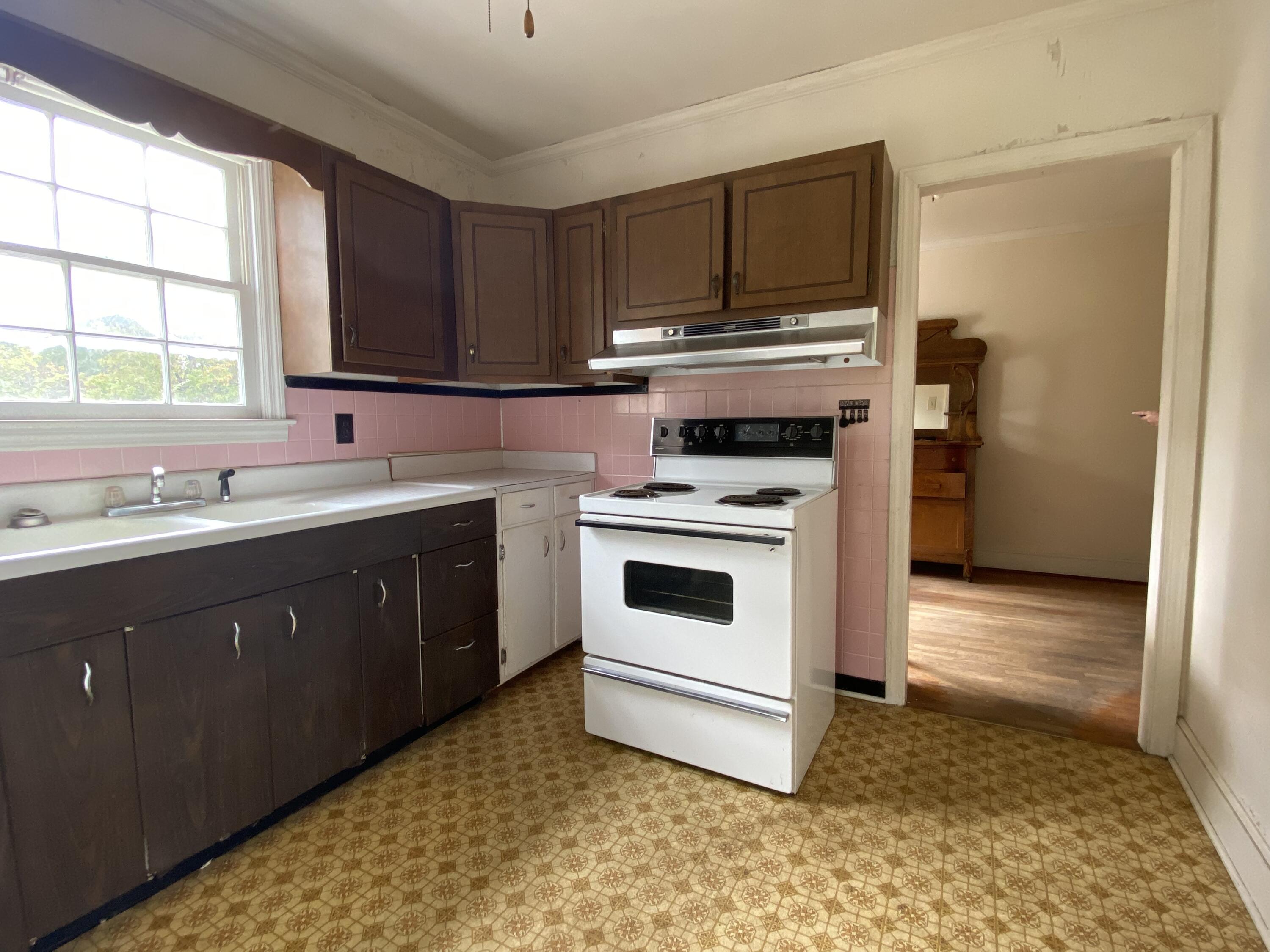 202 Old Cemetery Road Jamestown, SC 29453 - Photo 7 of 24 Kitchen