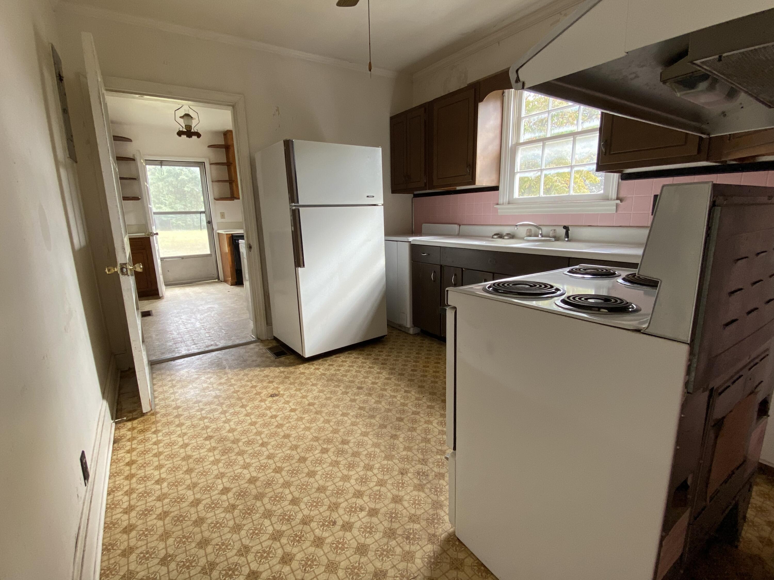 202 Old Cemetery Road Jamestown, SC 29453 - Photo 8 of 24 Kitchen
