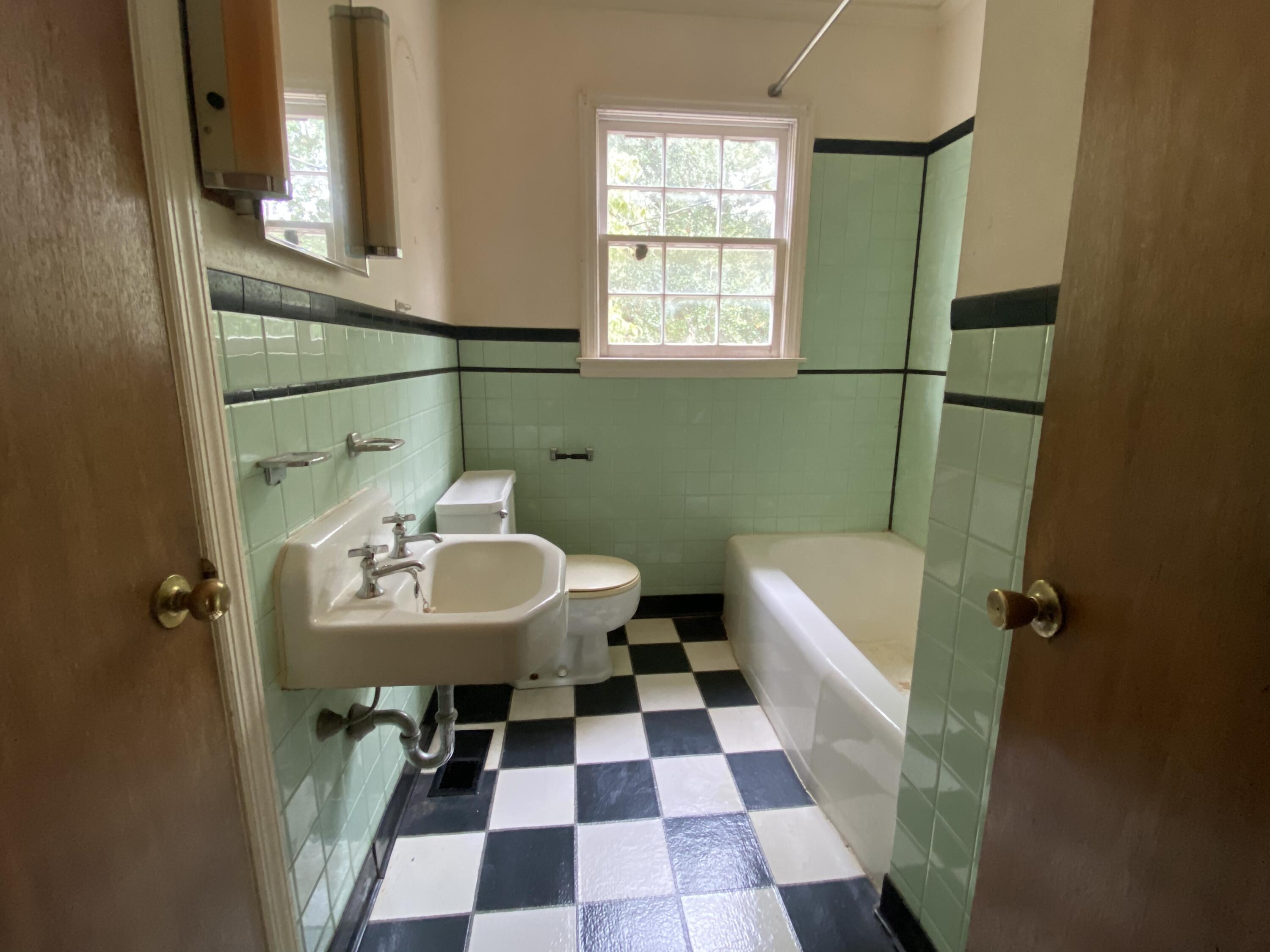 202 Old Cemetery Road Jamestown, SC 29453 - Photo 10 of 24 Full Bath