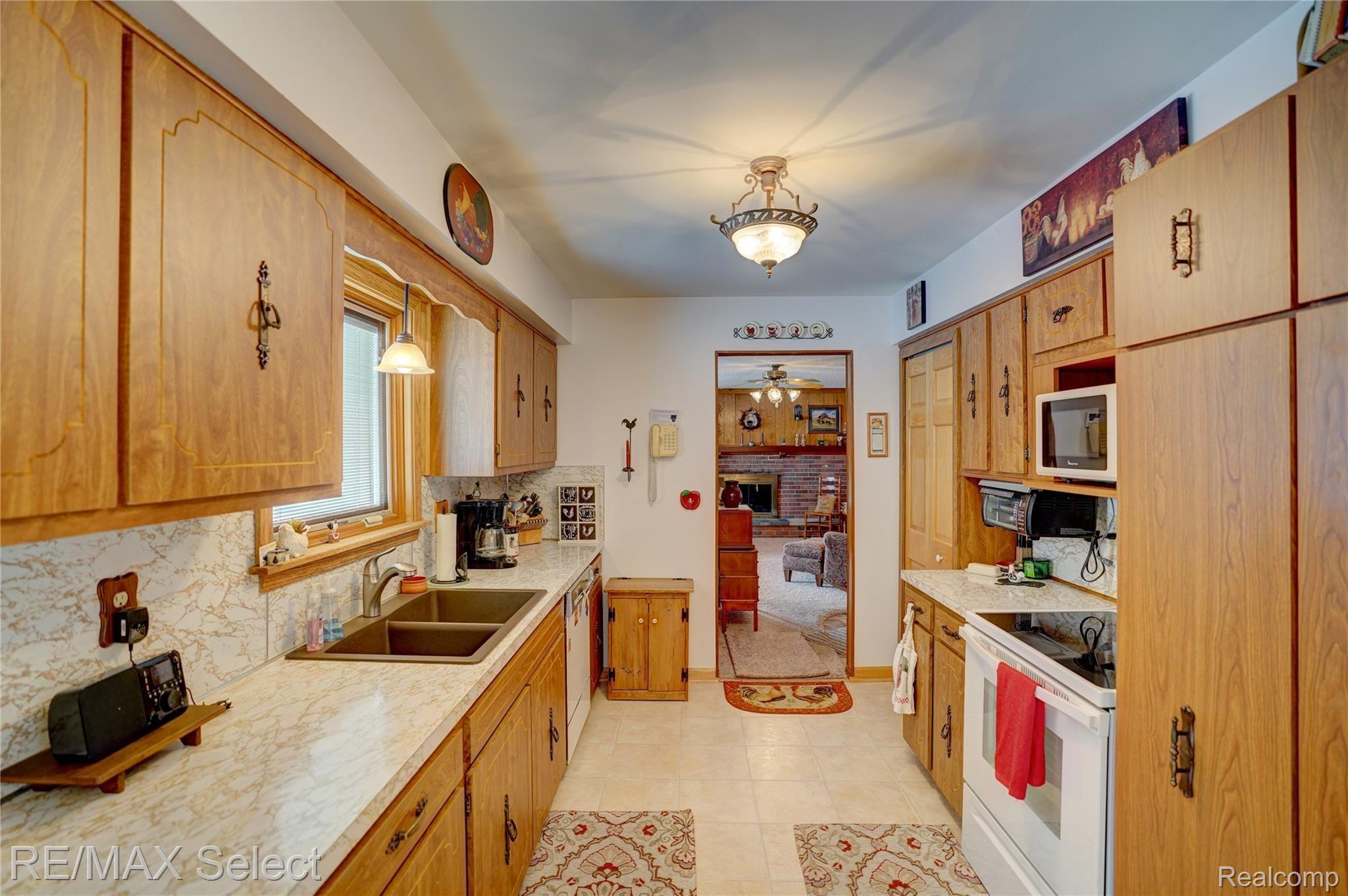 1351 North Seymour Road Flushing, MI 48433 - Photo 7 of 36 1351 N Seymour Road 23.jpg