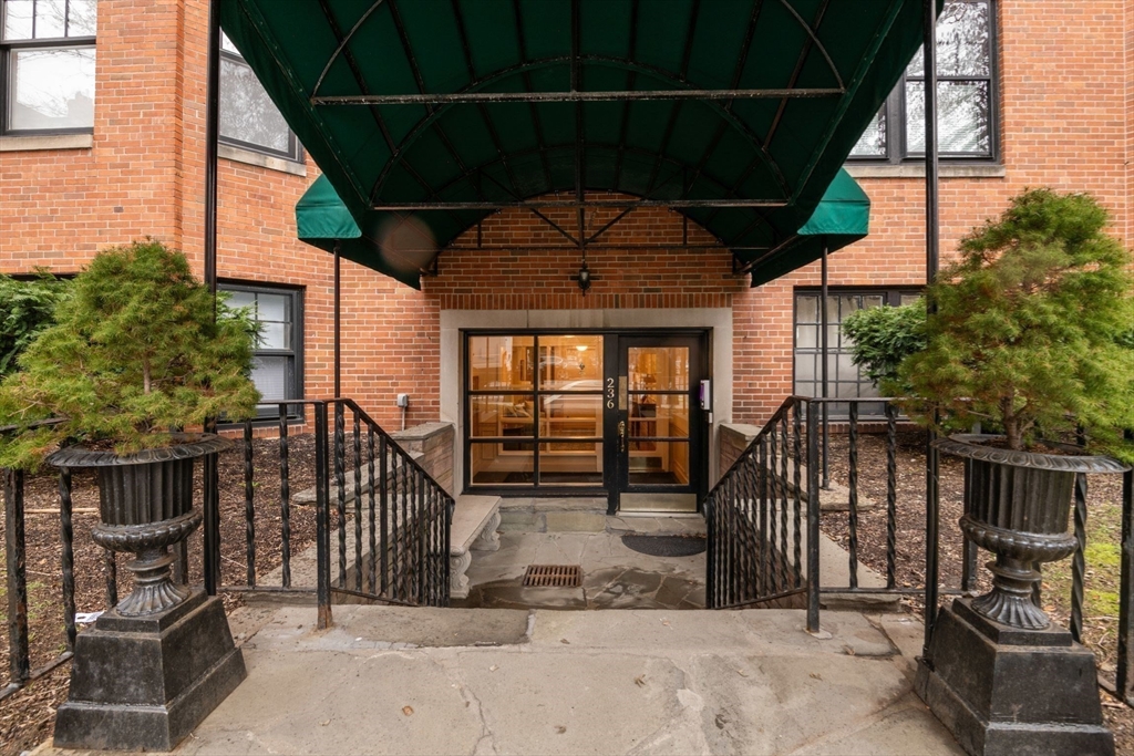 236 Beacon Street, Unit 1E Boston, MA 02116 - Photo 28 of 33