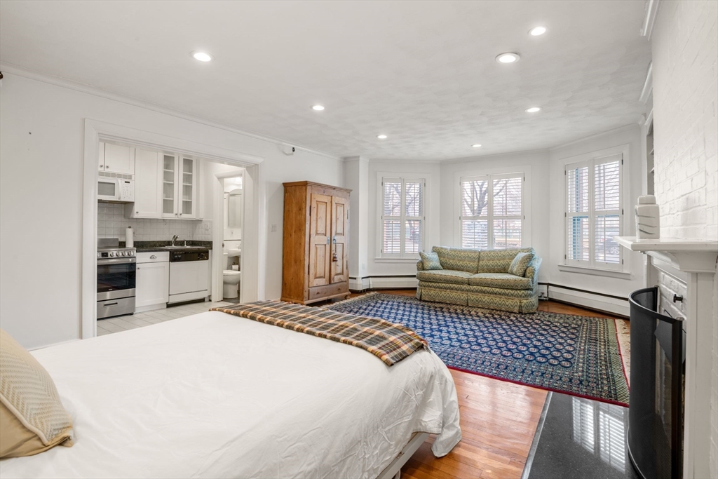 236 Beacon Street, Unit 1E Boston, MA 02116 - Photo 3 of 33