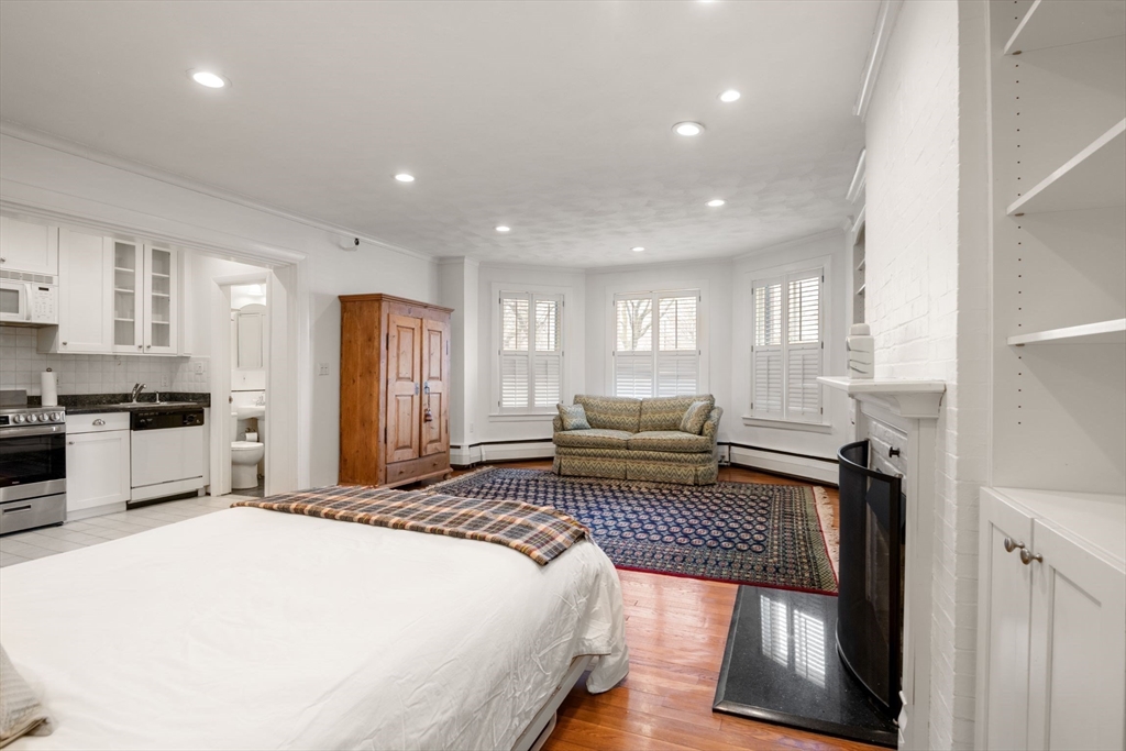 236 Beacon Street, Unit 1E Boston, MA 02116 - Photo 4 of 33