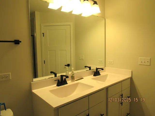 $3,250 | 155 Canterbury Way, Lake Zurich, IL 60047