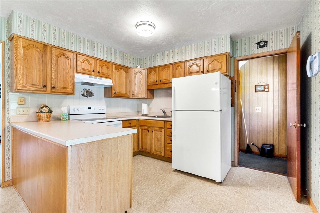 97 Fitch Road Lancaster, MA 01523 - Photo 5 of 42