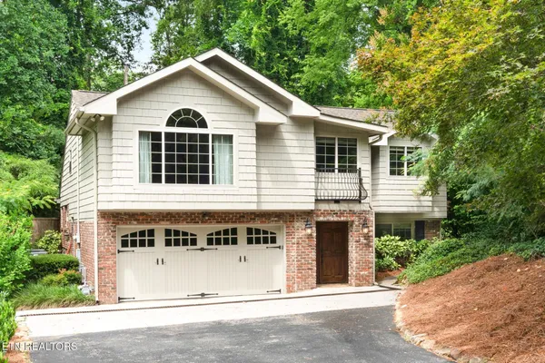 $1,100,000 | 561 Noelton Drive Southwest, Knoxville, TN 37919