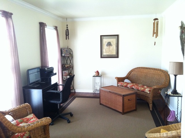 125 Cobblestone Court DeKalb, IL 60115 - Photo 12 of 25 a living room with furniture and a lamp