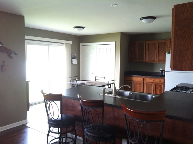 125 Cobblestone Court DeKalb, IL 60115 - Photo 4 of 25 a dining room with furniture and window
