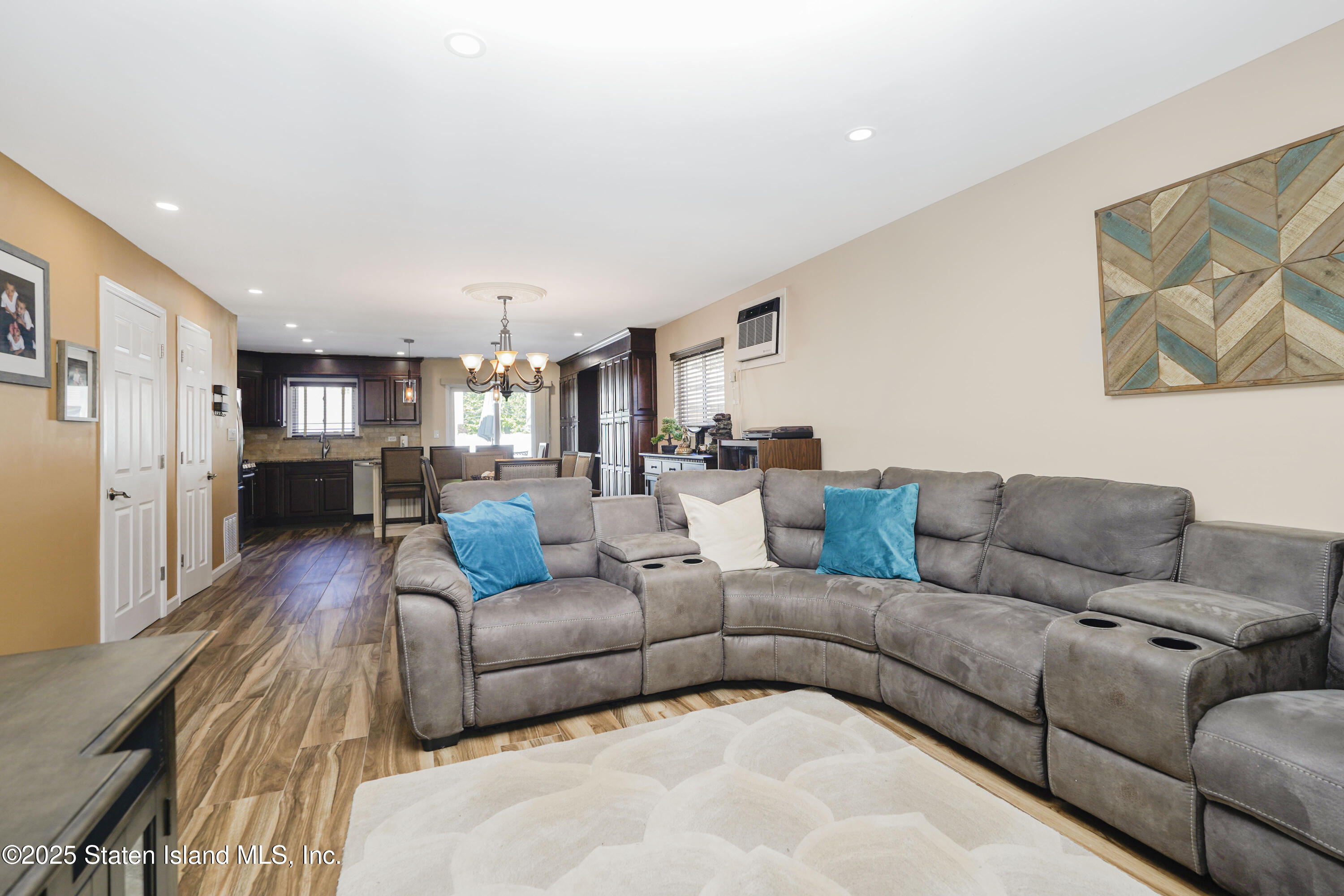 80 Gold Avenue Staten Island, NY 10312 - Photo 4 of 33 a living room with furniture and kitchen view