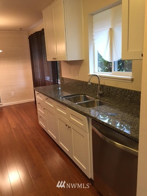 15009 110th Place Northeast Bothell, WA 98011 - Photo 4 of 7 Gallery Image 4