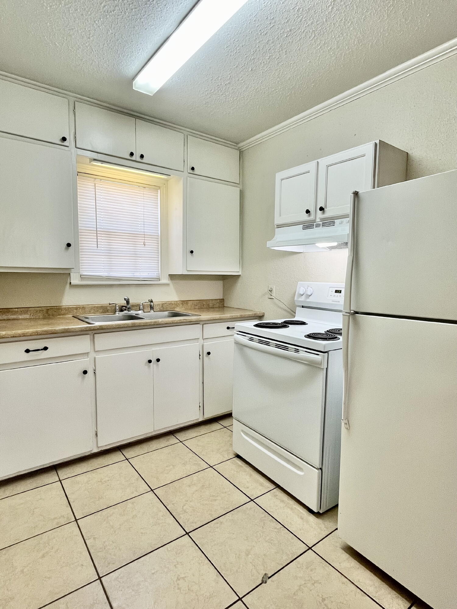3006 30th Street, Unit REAR Lubbock, TX 79410 - Photo 5 of 14 IMG_6573