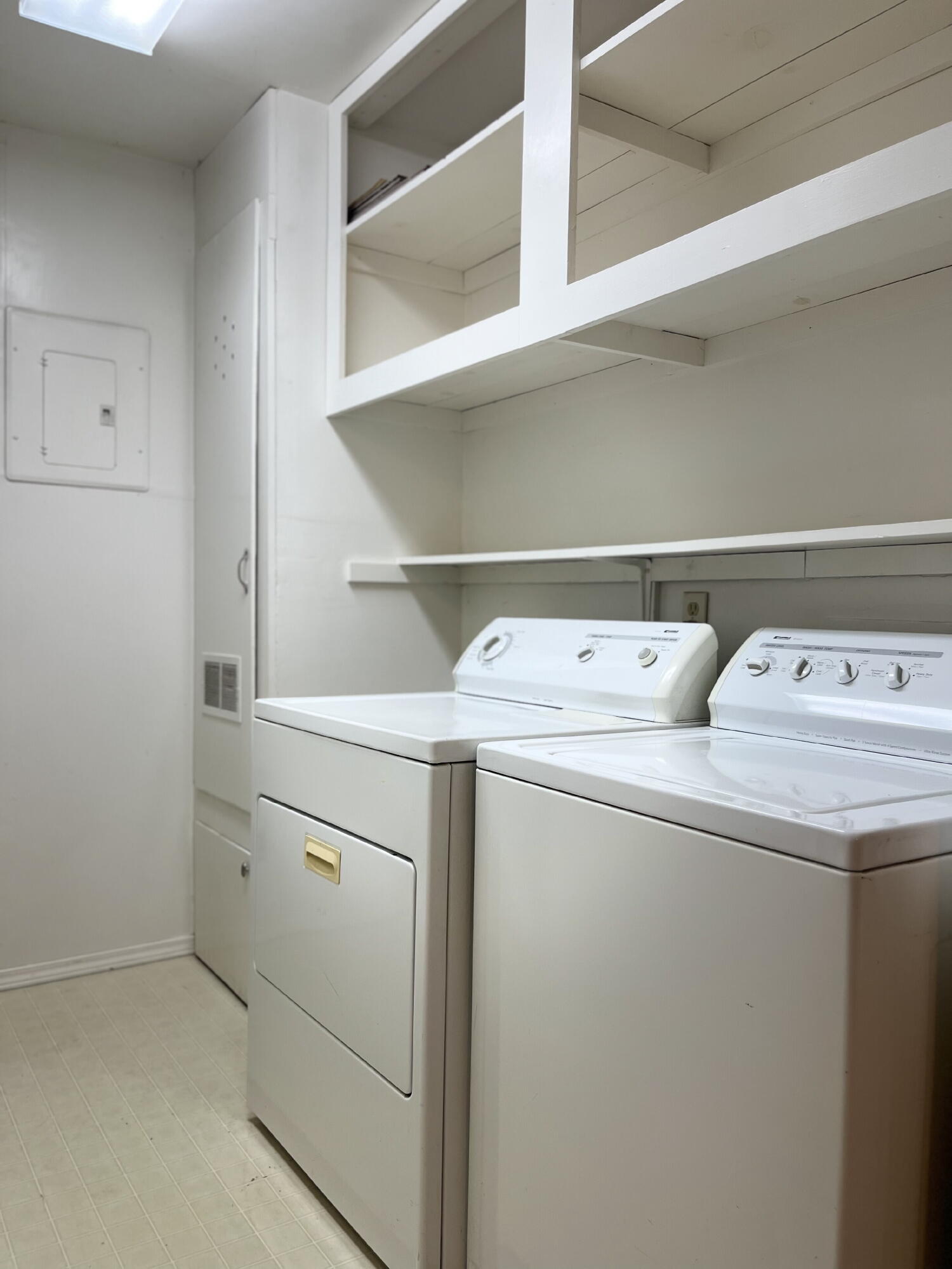3006 30th Street, Unit REAR Lubbock, TX 79410 - Photo 10 of 14 8F231B5C-9815-4086-A564-81D147BC4DE5