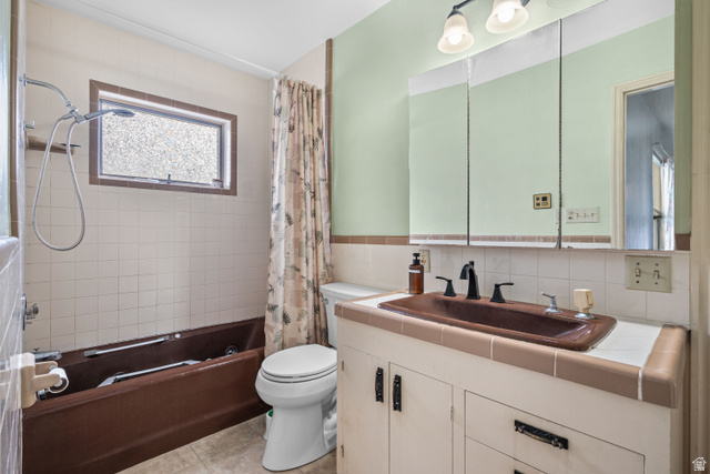 88 East C Street Springville, UT 84663 - Photo 16 of 32 Bathroom with a brown bathtub, matching vanity sink, and a mirrored medicine cabinet
