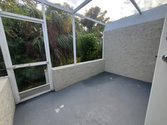 a view of empty room with window