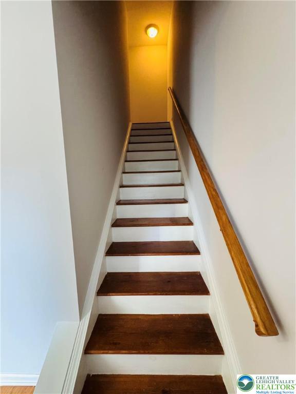 4034 Reeve Drive Bethlehem, PA 18020 - Photo 13 of 36 a view of entryway