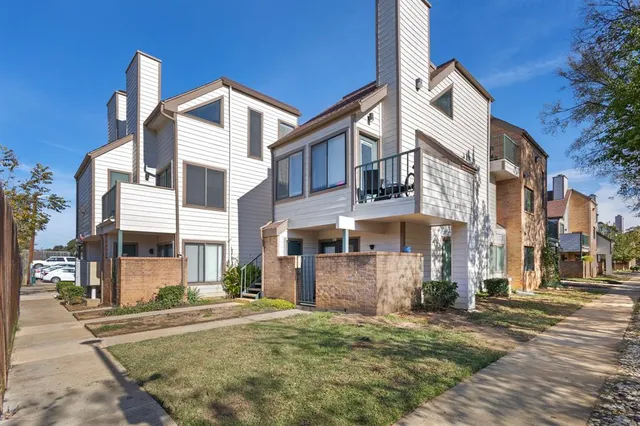 $1,150 | 2301 Balsam Drive, Unit F308, Arlington, TX 76006
