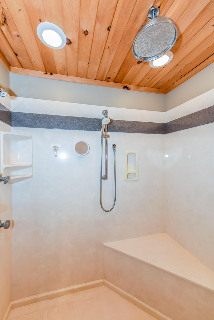 3967 Sevierville Road Maryville, TN 37804 - Photo 18 of 40 MBR bath shower