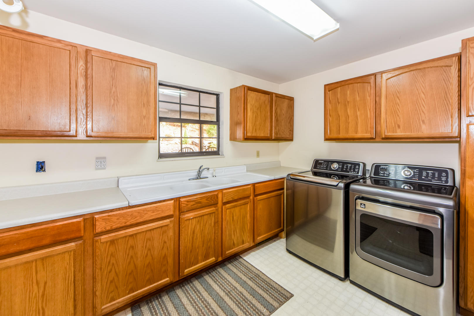 3967 Sevierville Road Maryville, TN 37804 - Photo 19 of 40 Laundry room