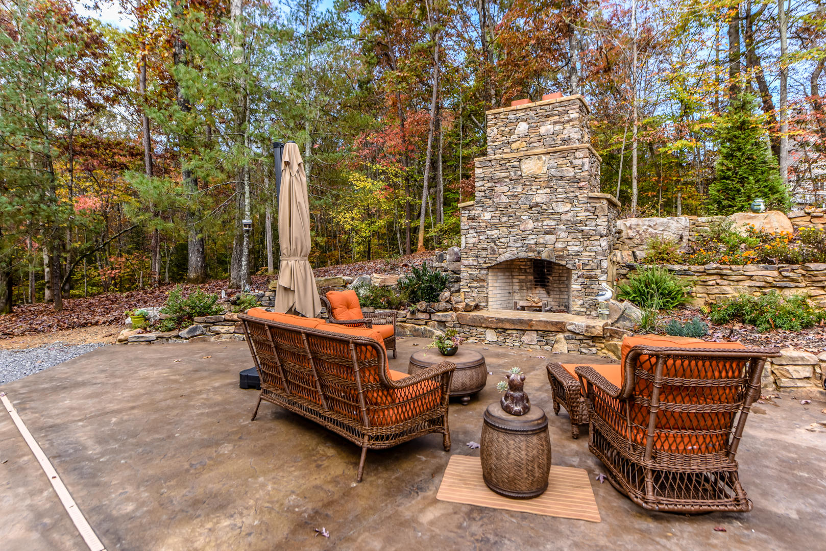 Outdoor fireplace