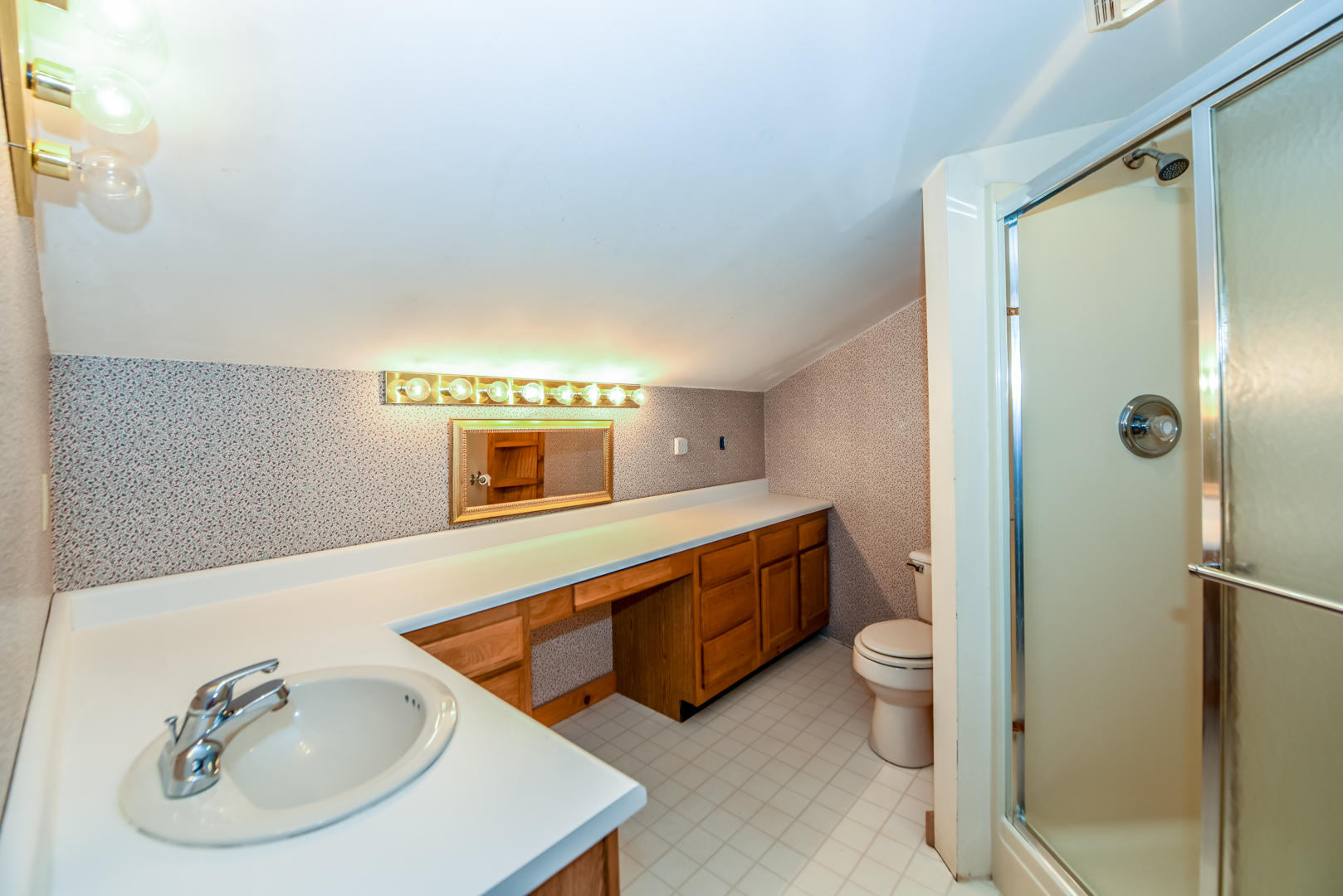 3967 Sevierville Road Maryville, TN 37804 - Photo 21 of 40 Upstairs bath