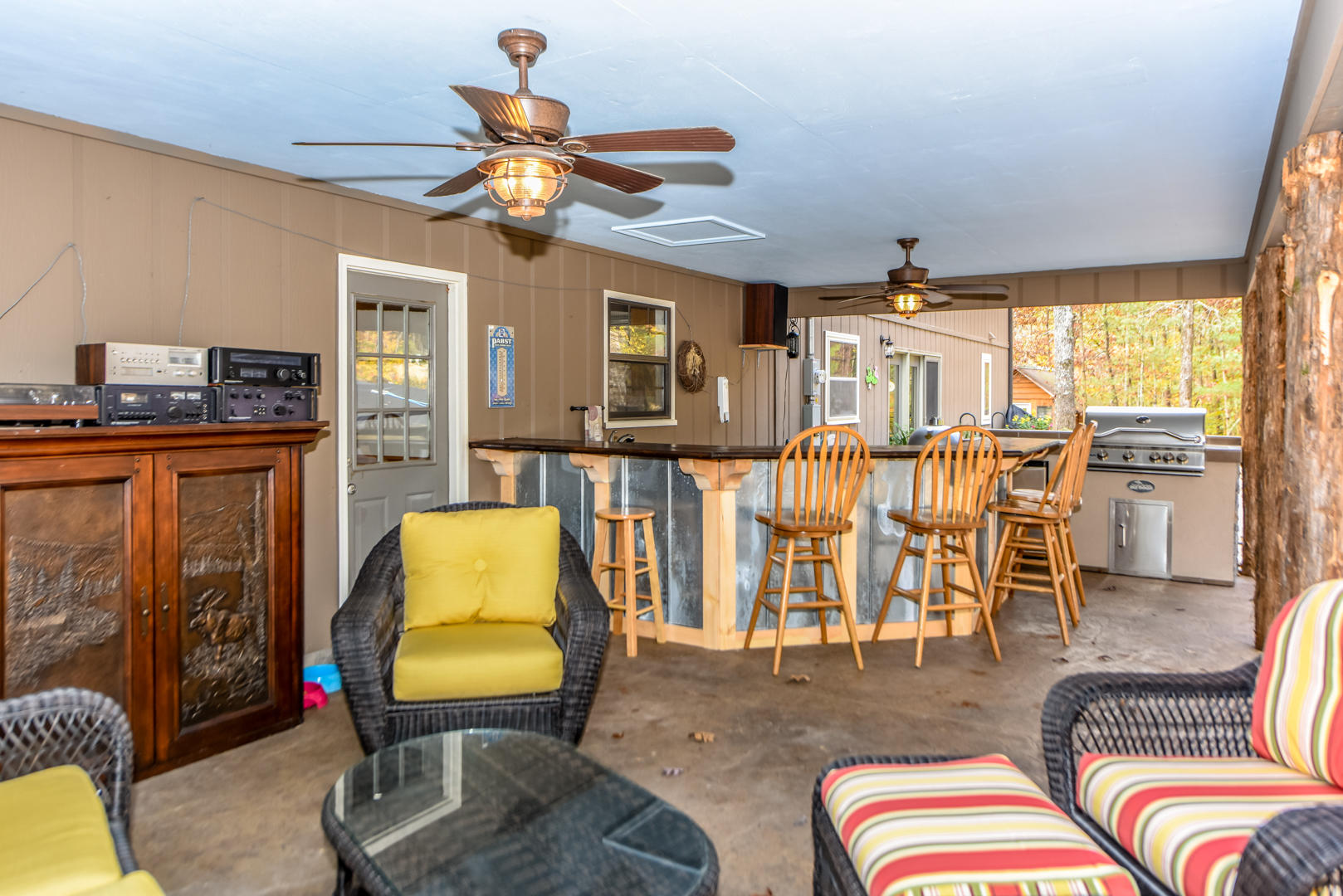Outdoor kitchen and eating space