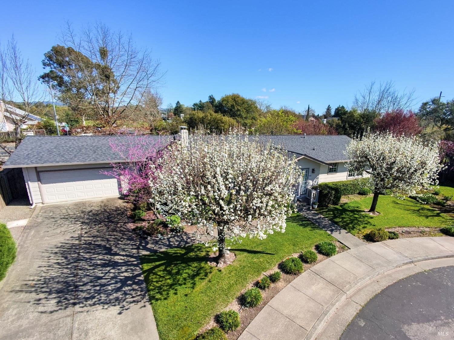 135 Fulton Place Windsor, CA 95492 - Photo 29 of 42 Spacious 2,217 Sq.Ft. home on cul-de-sac with two-car garage.