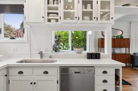 $1,895,000 | 247 Chapman Drive, Corte Madera, CA 94925