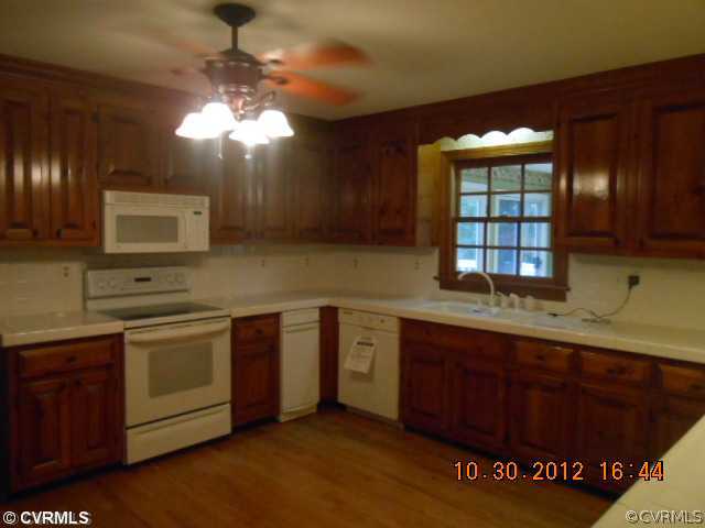 3400 Ridge Road Quinton, VA 23141 - Photo 4 of 10 Kitchen