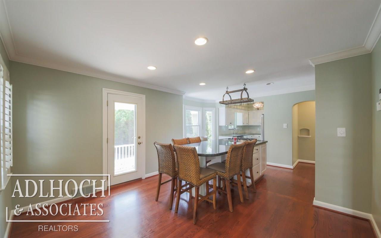 286 Fisher Road Grosse Pointe, MI 48230 - Photo 9 of 29 31300939-8.JPG