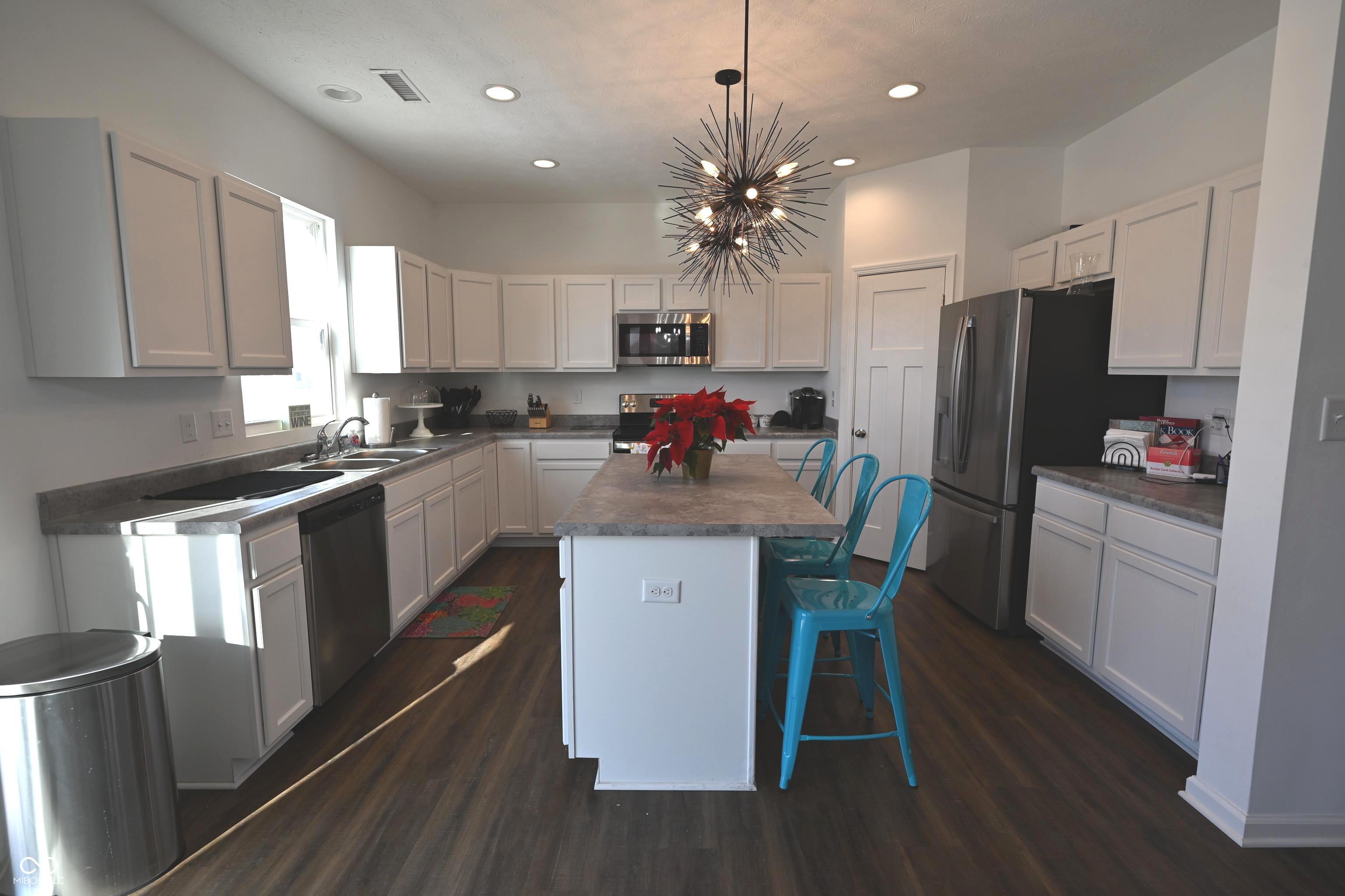 6948 Sablecliff Way Brownsburg, IN 46112 - Photo 4 of 18