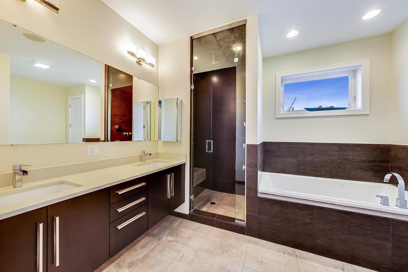 2144 West Rice Street, Unit 3E Chicago, IL 60622 - Photo 11 of 19 a bathroom with a tub a sink and mirror