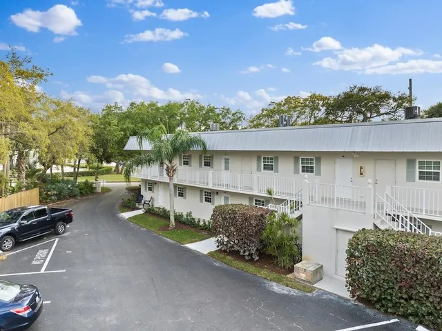 $2,750 | 900 Jasmine Lane, Unit 10A, Vero Beach, FL 32963