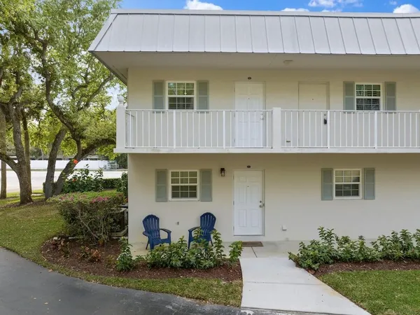 $2,750 | 900 Jasmine Lane, Unit 10A, Vero Beach, FL 32963