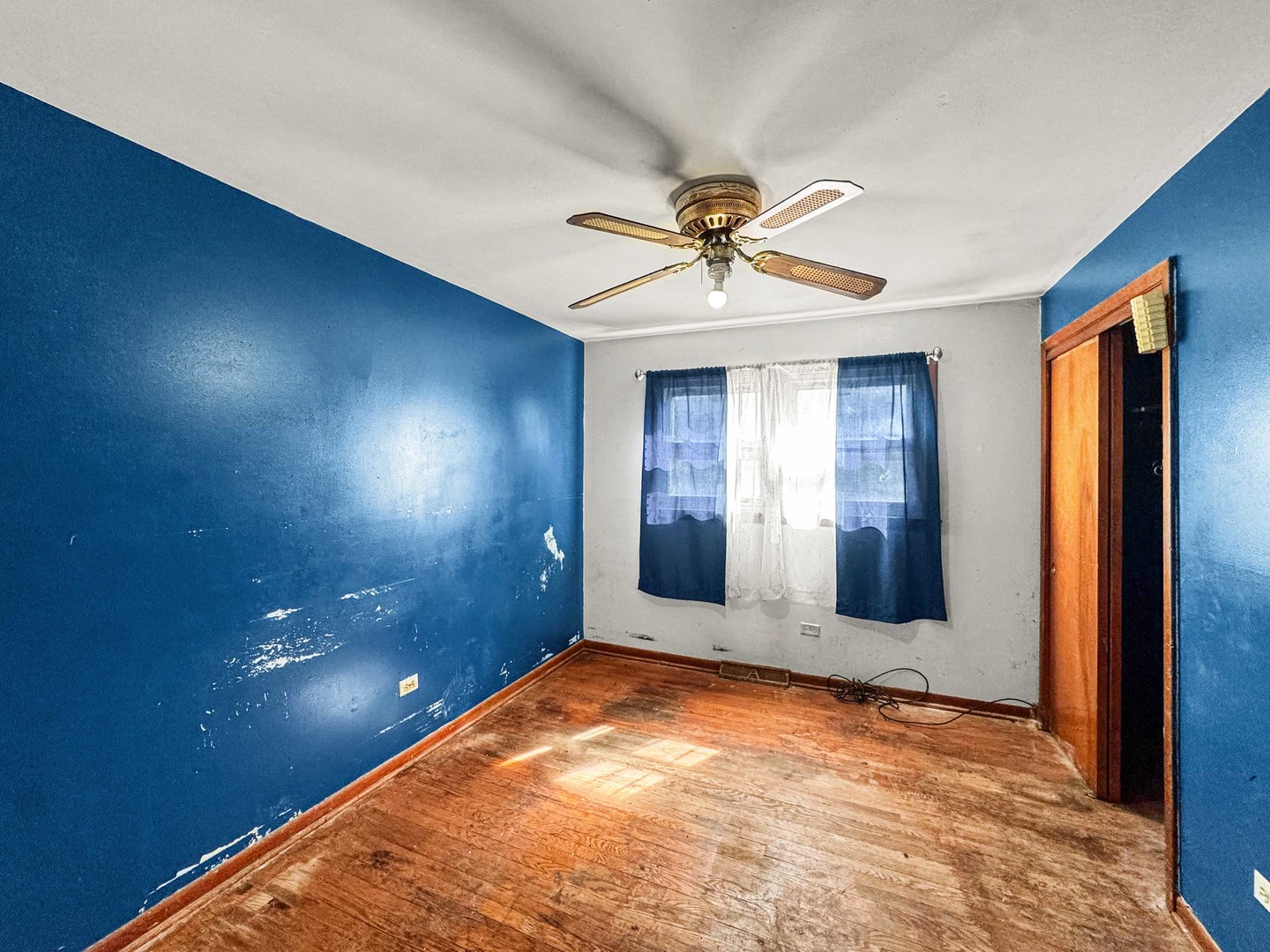 12326 South Indiana Avenue Chicago, IL 60628 - Photo 6 of 14 a view of an empty room and window