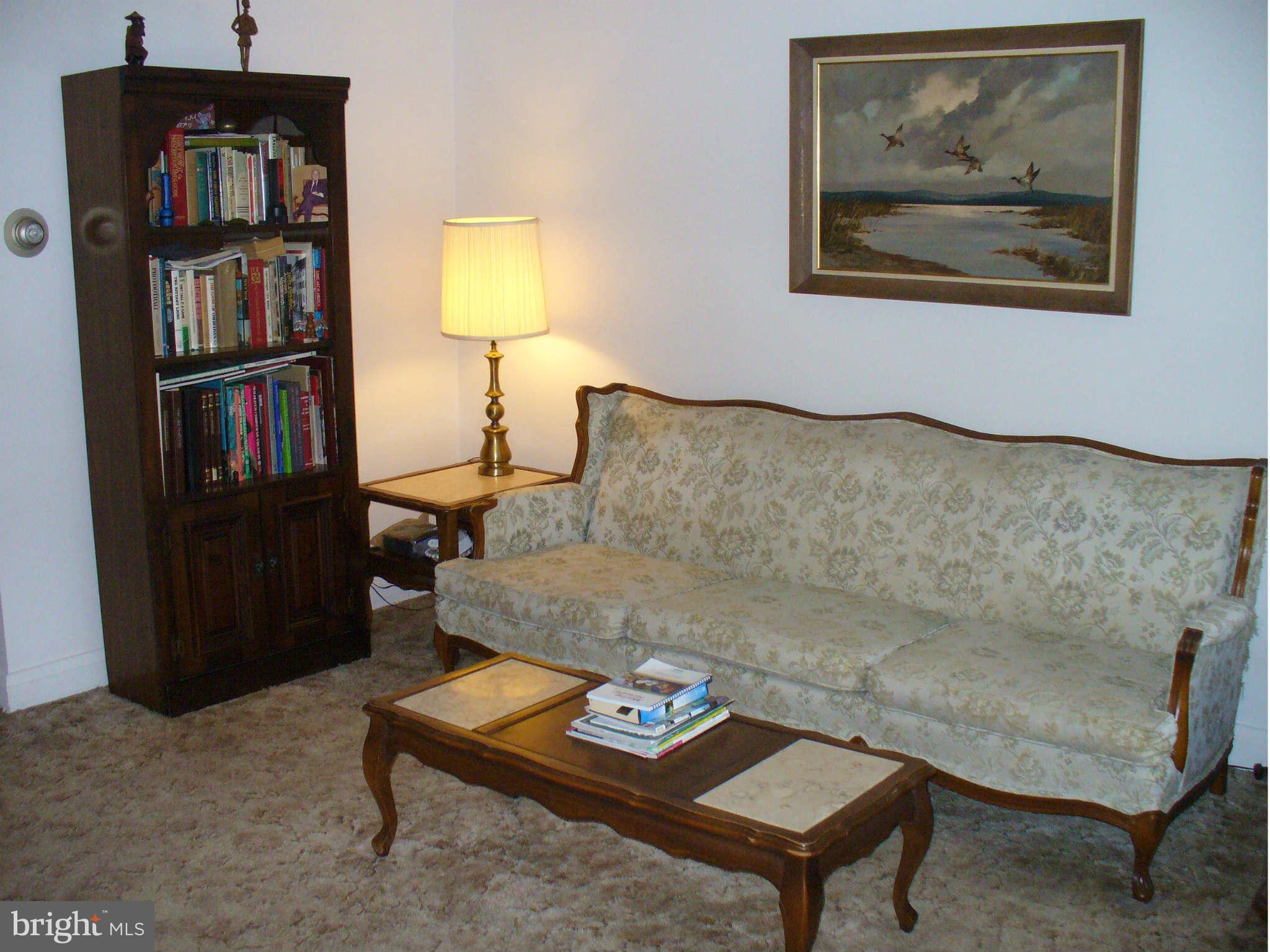 5731 Edgepark Road Baltimore, MD 21239 - Photo 2 of 12 Living Room