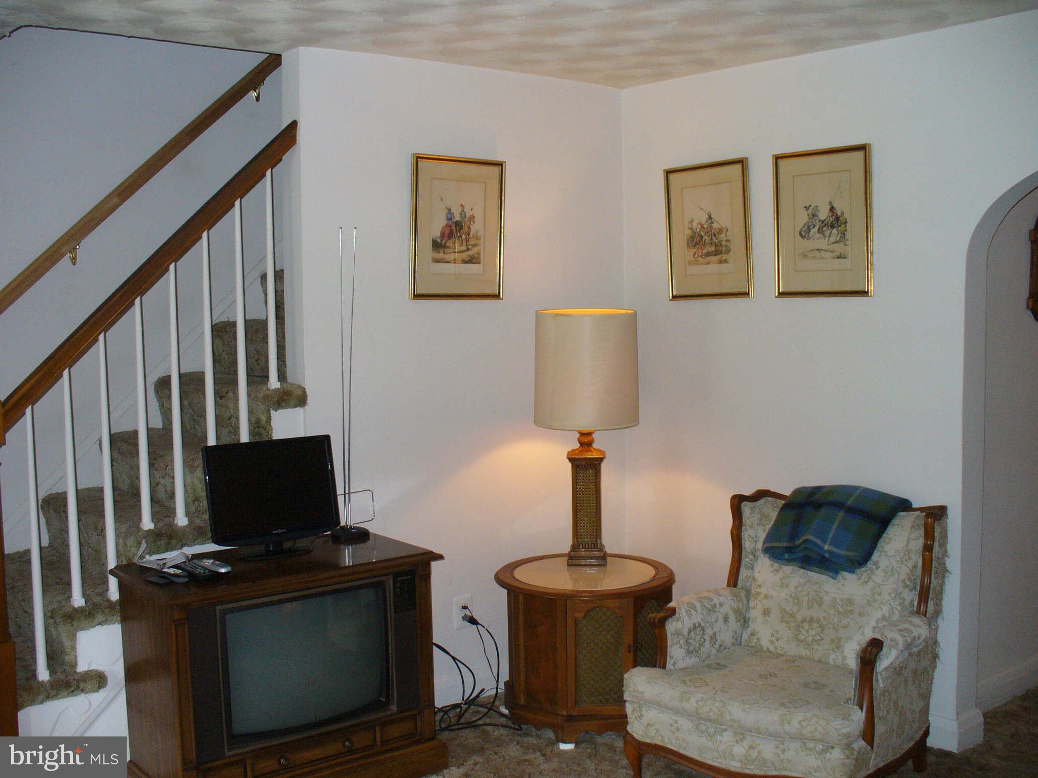 5731 Edgepark Road Baltimore, MD 21239 - Photo 12 of 12 Living Room