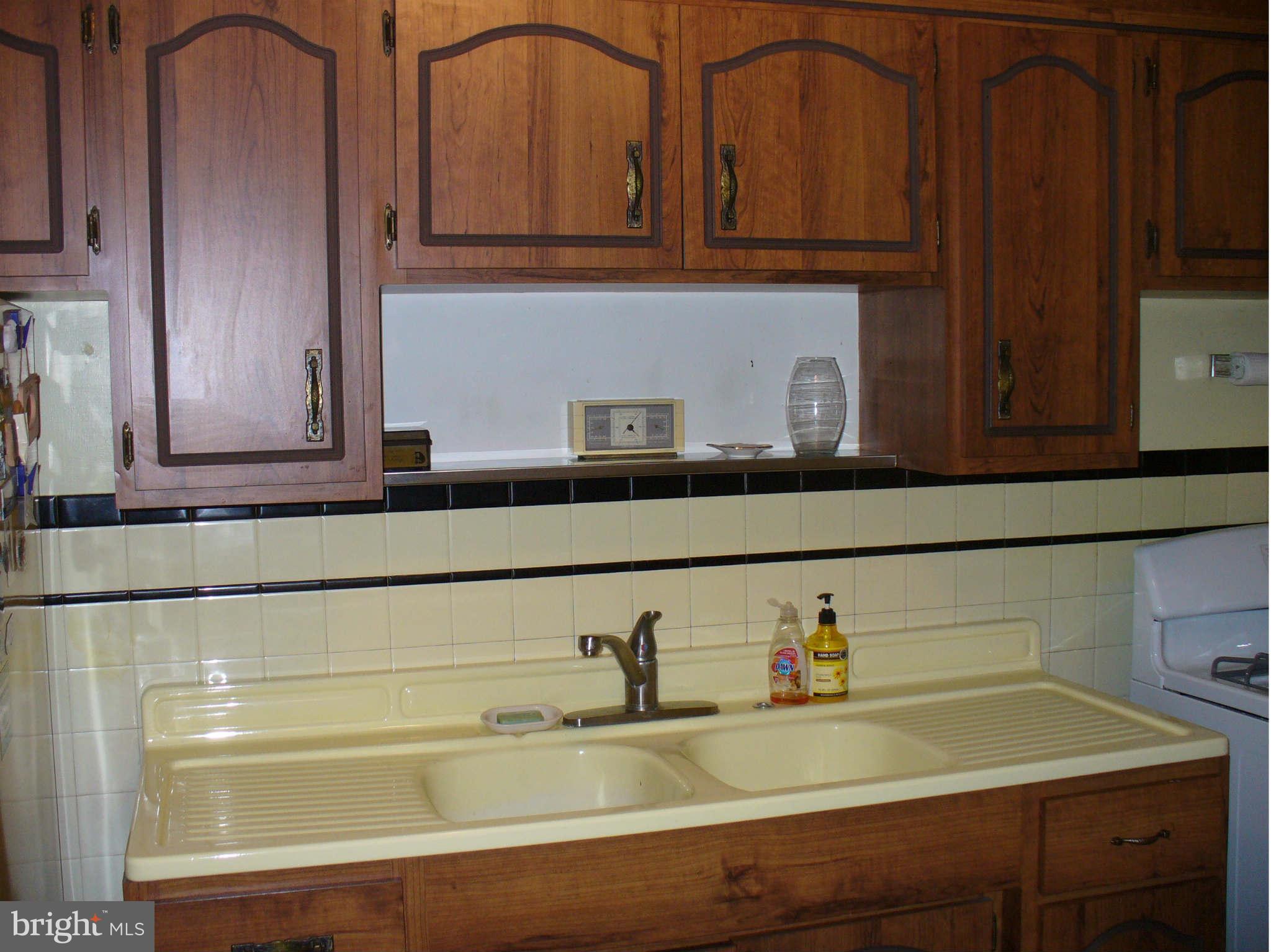 5731 Edgepark Road Baltimore, MD 21239 - Photo 5 of 12 Kitchen
