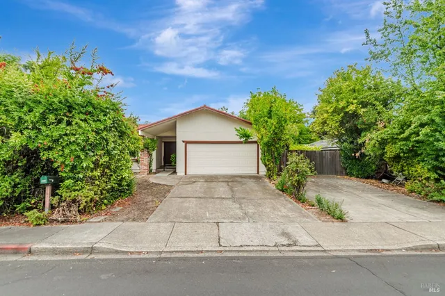 a view of a house with a yard and plants