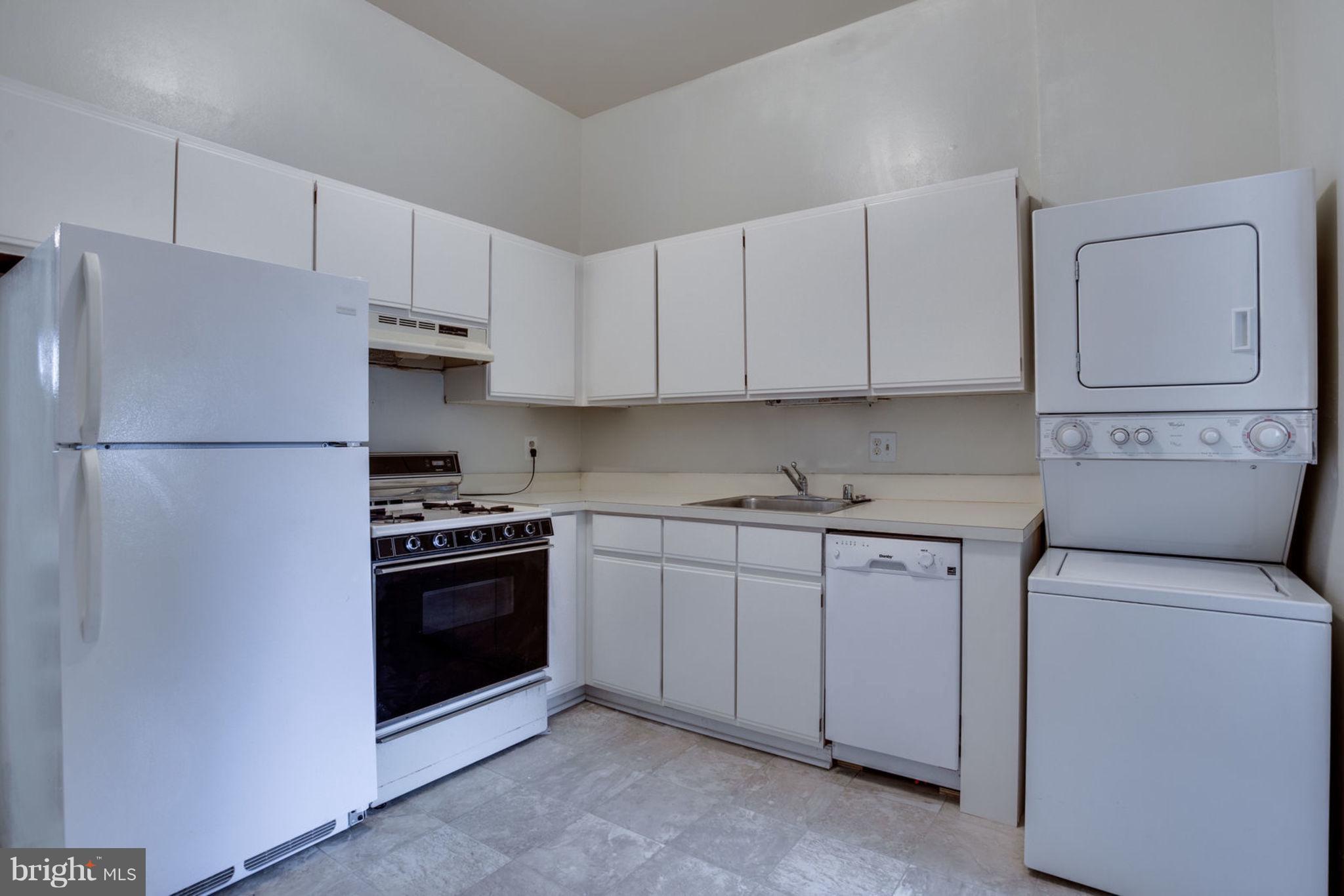 18810 Walkers Choice Road, Unit 1 Gaithersburg, MD 20886 - Photo 15 of 20 Kitchen