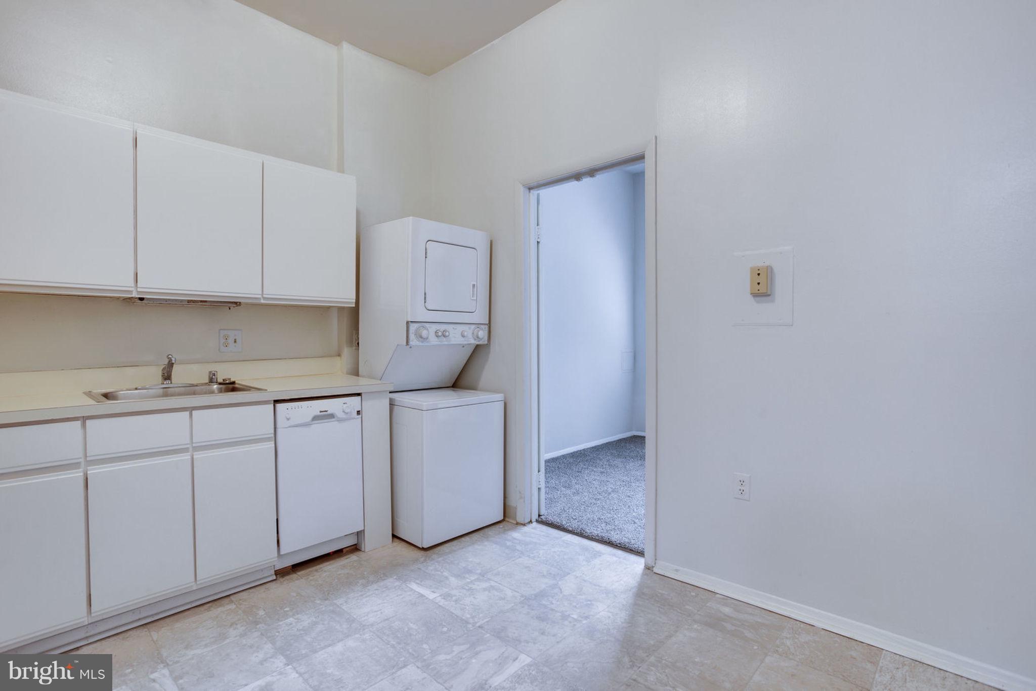 18810 Walkers Choice Road, Unit 1 Gaithersburg, MD 20886 - Photo 18 of 20 Living Room