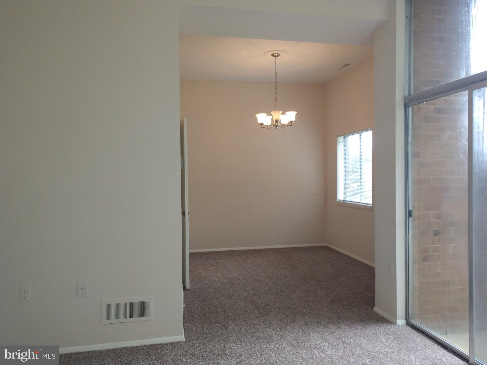 18810 Walkers Choice Road, Unit 1 Gaithersburg, MD 20886 - Photo 9 of 20 Dining Room