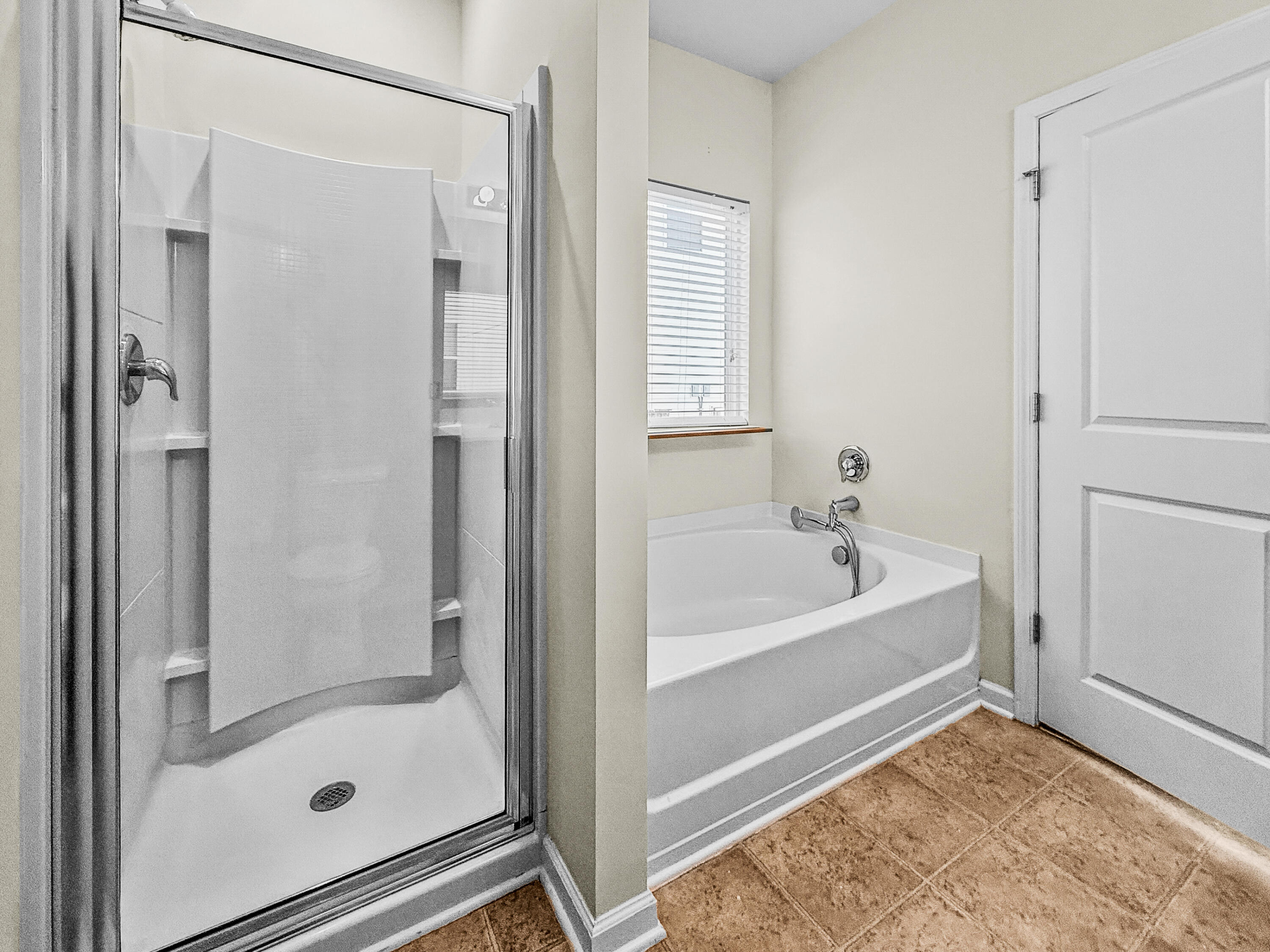 183 Decatur Drive Summerville, SC 29486 - Photo 32 of 64 Primary Bathroom