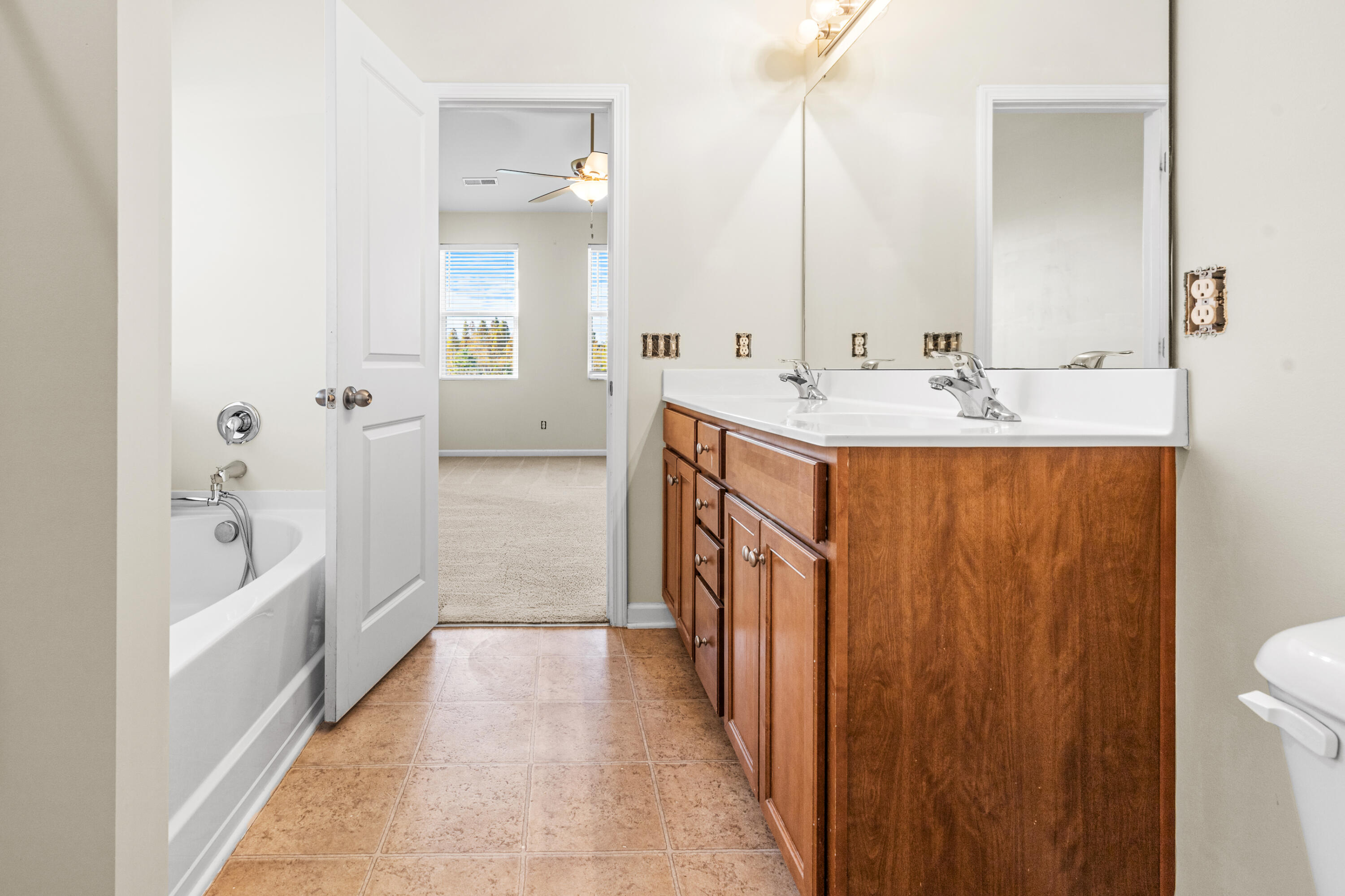 183 Decatur Drive Summerville, SC 29486 - Photo 33 of 64 Primary Bathroom