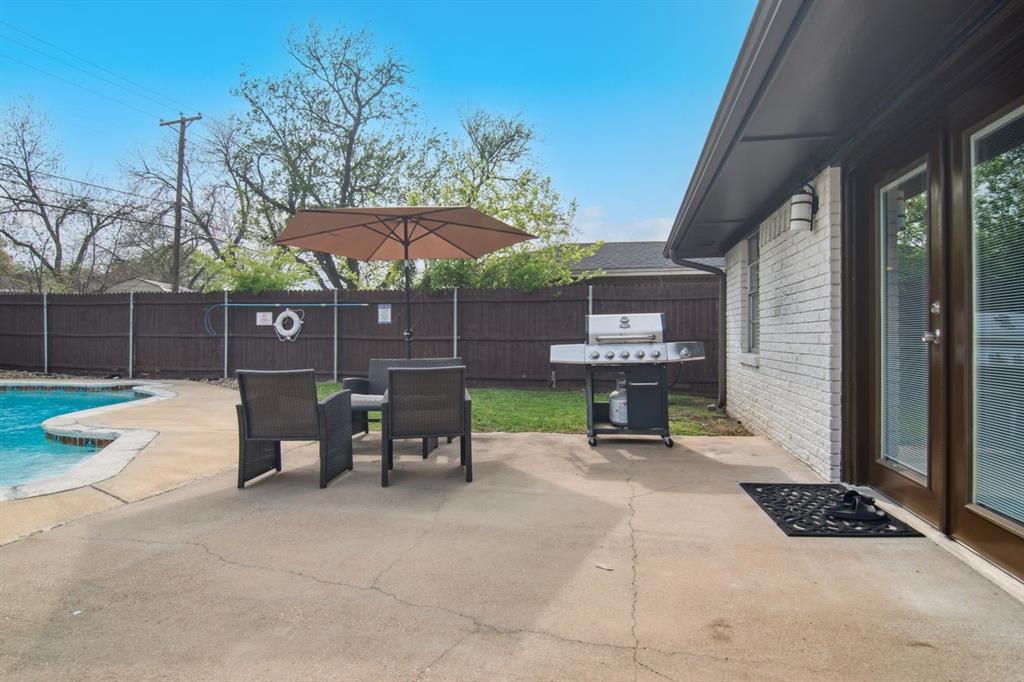 2404 17th Street Plano, TX 75074 - Photo 22 of 24 Plenty of deck area for entertaining or sunning