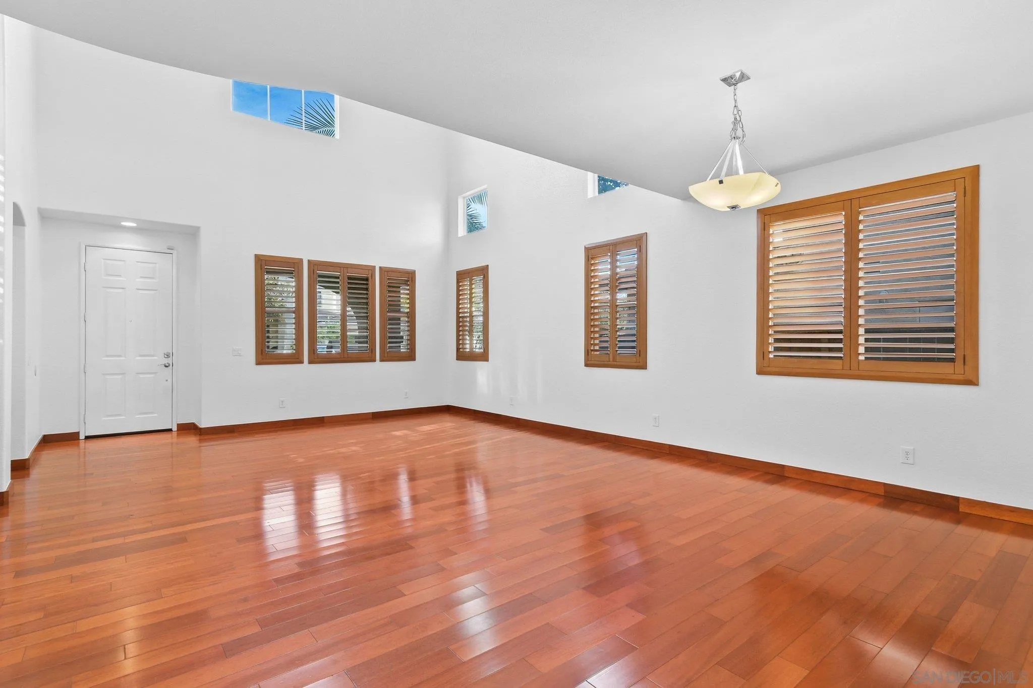972 Merced River Road Chula Vista, CA 91913 - Photo 9 of 44 Gallery Image 9